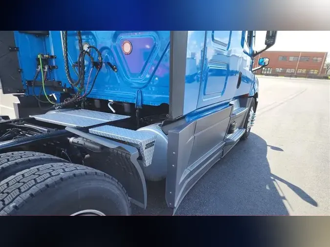 2023 FREIGHTLINER CA126