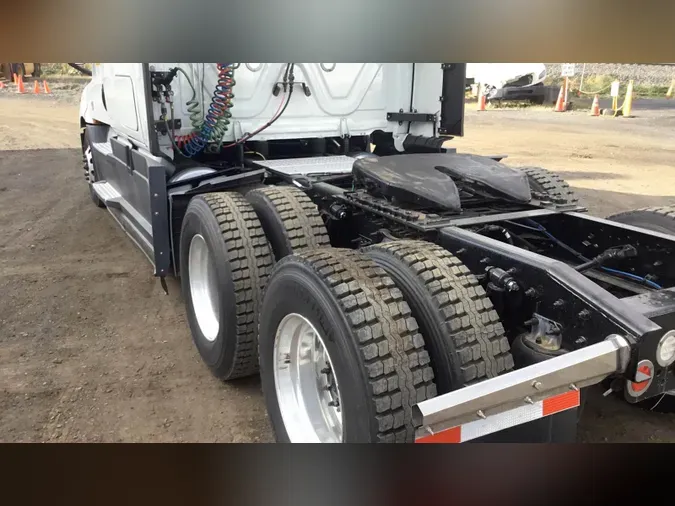 2021 Freightliner Cascadia 126