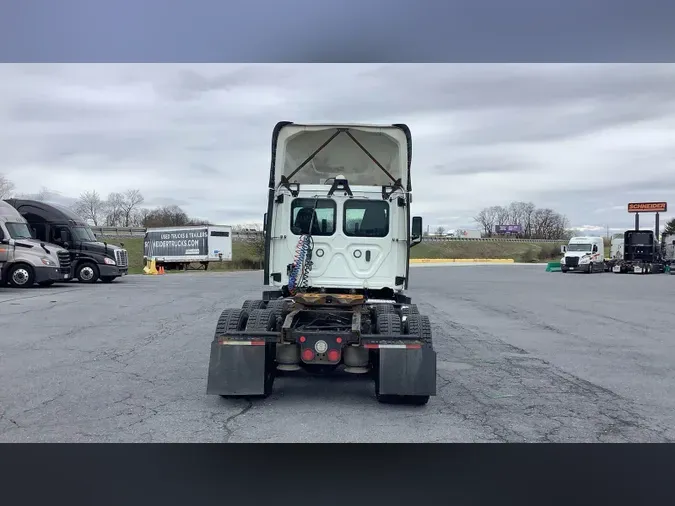 2020 Freightliner Cascadia 126ec63199a20ef732618abfde9c18cf719