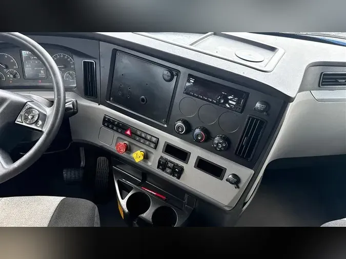 2021 FREIGHTLINER CA126
