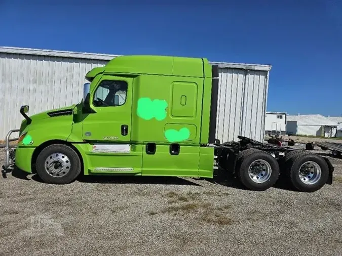 2020 FREIGHTLINER CASCADIA 126