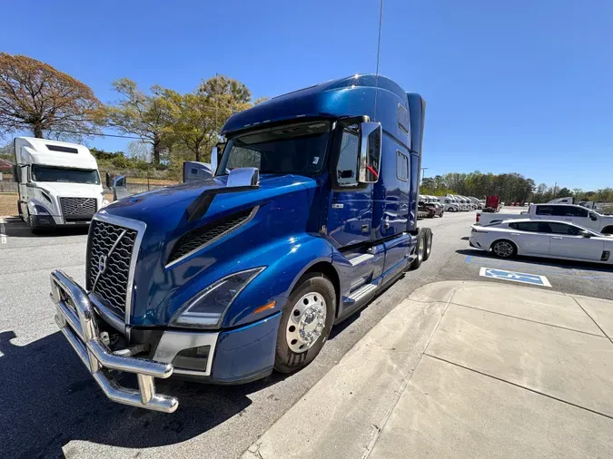 2022 Volvo VNL64T860