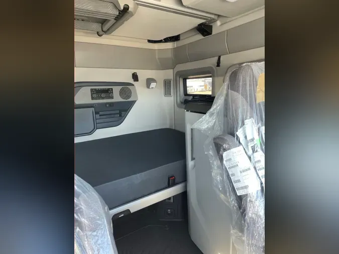 2026 VOLVO VNL64T860