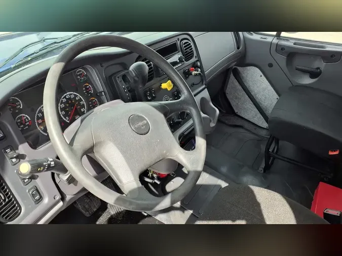 2018 FREIGHTLINER/MERCEDES M2 106