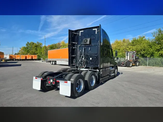 2021 Freightliner Cascadia 126