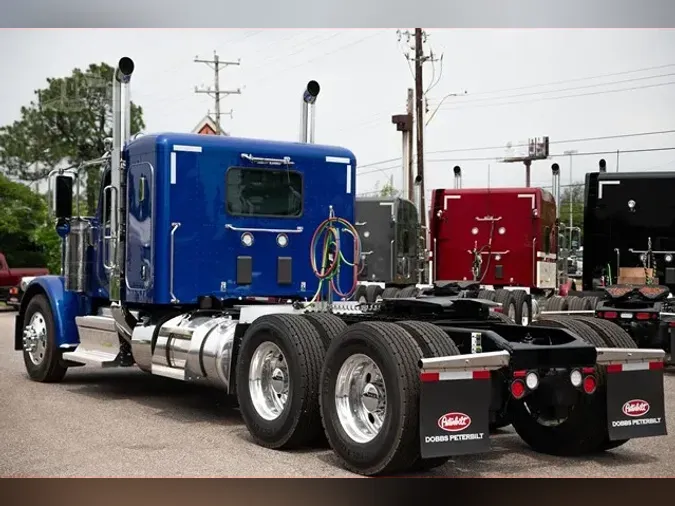 2025 PETERBILT 589