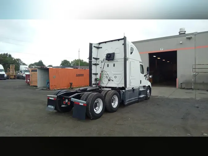 2023 Freightliner Cascadia 126ec72478943f77889d926908579b9a431