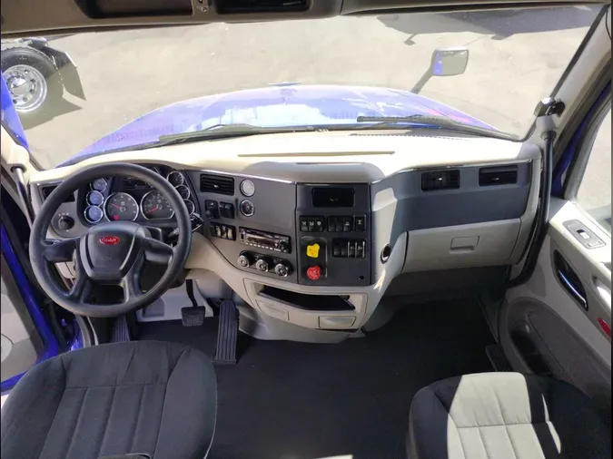 2022 Peterbilt 579