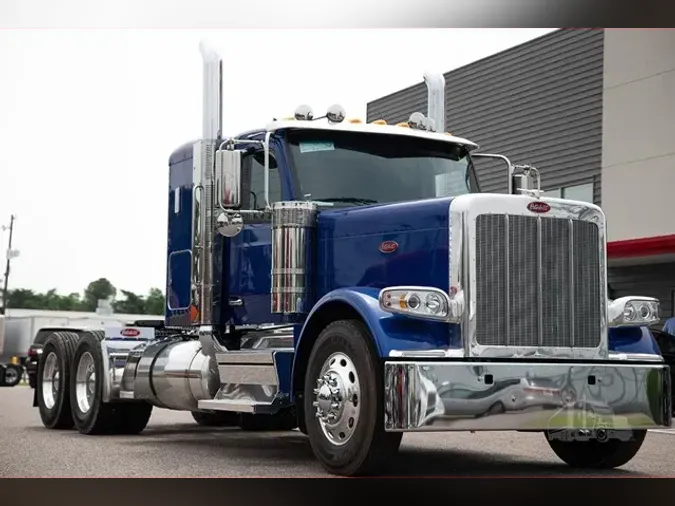 2025 PETERBILT 589