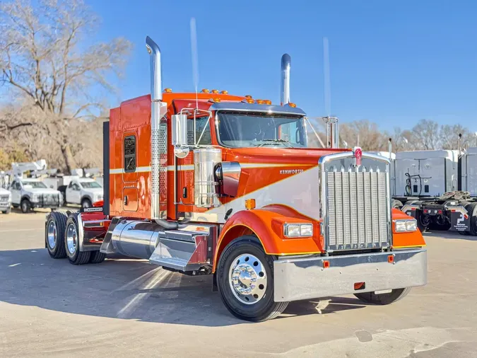 2025 KENWORTH W900L