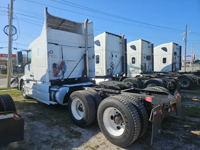 2020 VOLVO VNR64T-640