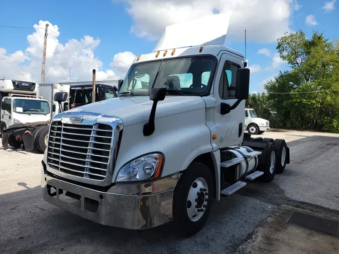 2016 FREIGHTLINER/MERCEDES CASCADIA 125ec840db44b1cb3b27aec3168d36cc8d4