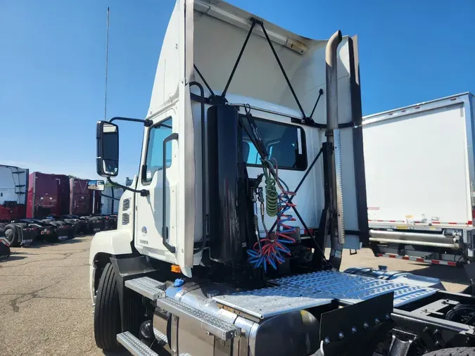 2021 MACK Anthem AN64T