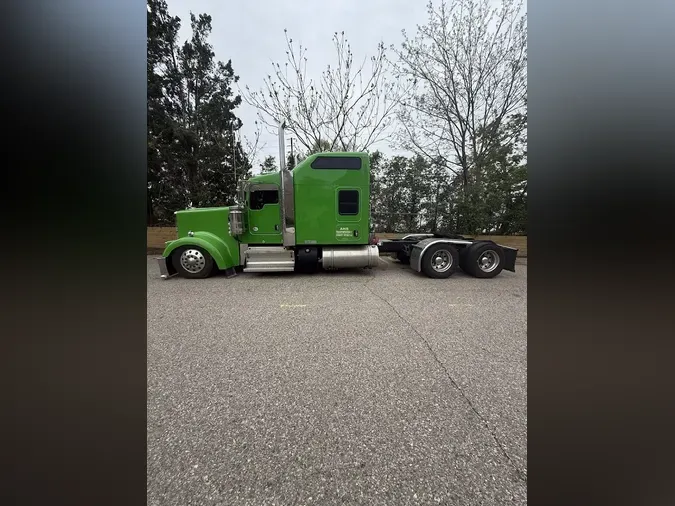 2022 KENWORTH W900