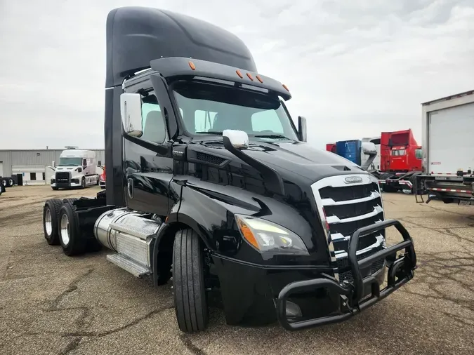 2022 FREIGHTLINER Cascadia 116
