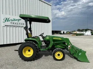 2017 John Deere 3032E