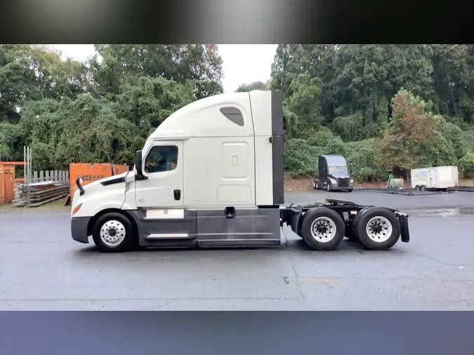 2022 Freightliner Cascadia 126
