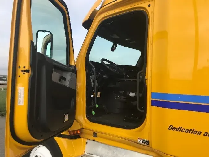 2019 Freightliner T12664ST