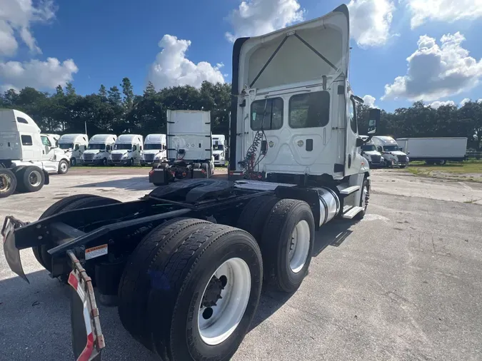 2017 FREIGHTLINER/MERCEDES CASCADIA 125