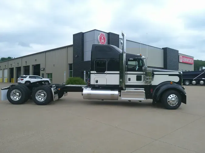 2026 Kenworth W900L