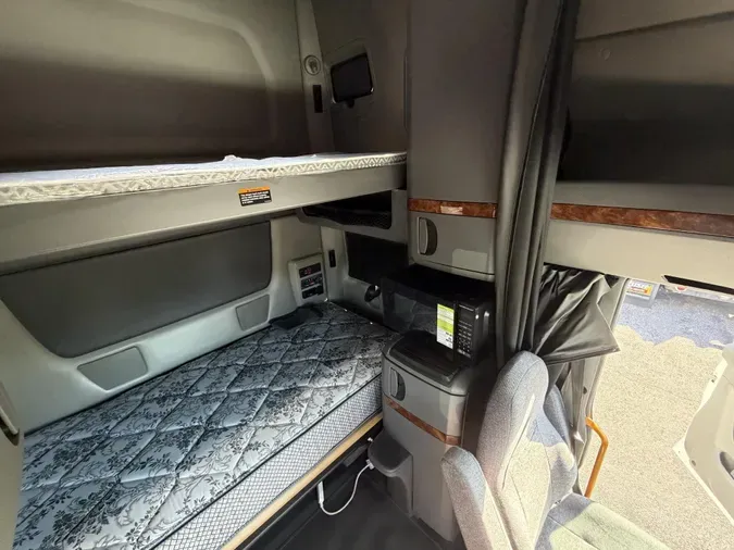 2022 International LT625