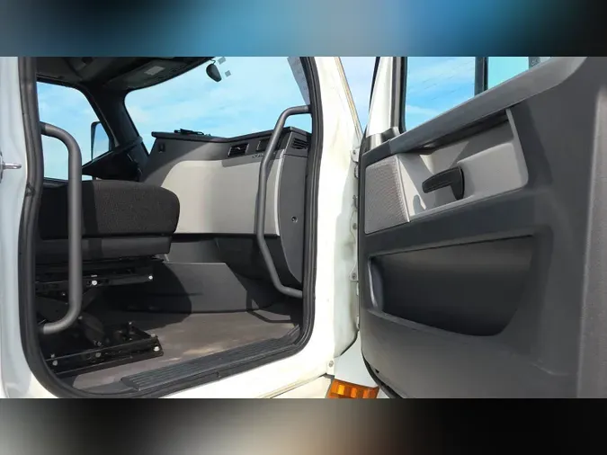 2020 Freightliner Cascadia 126