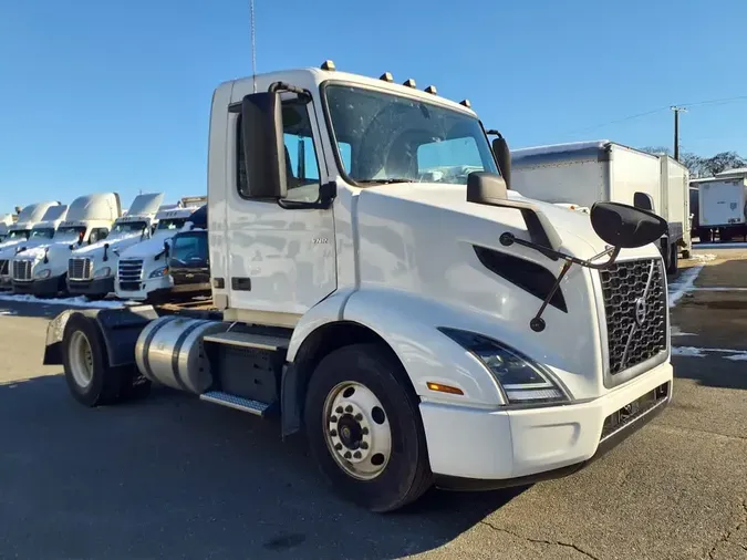 2019 VOLVO VNR42T 300