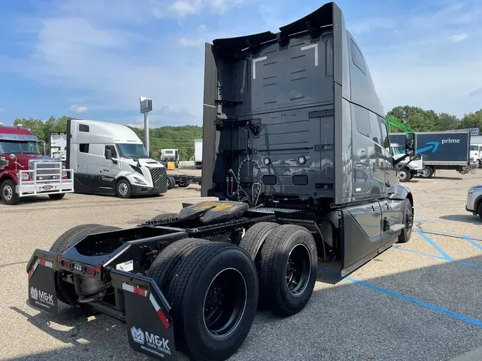 2026 VOLVO VNL64T860