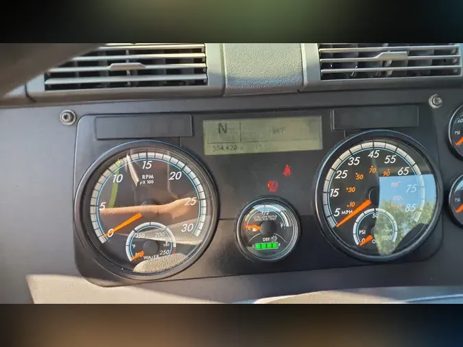2019 FREIGHTLINER/MERCEDES CASCADIA 125
