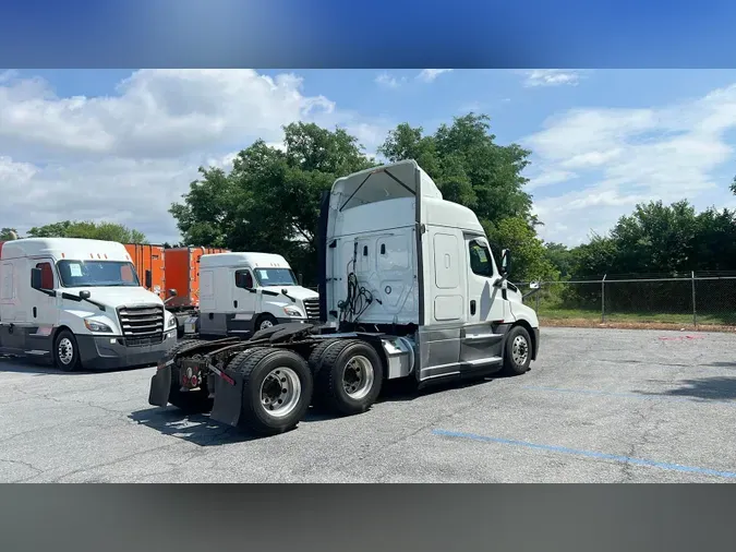 2020 Freightliner Cascadia 126