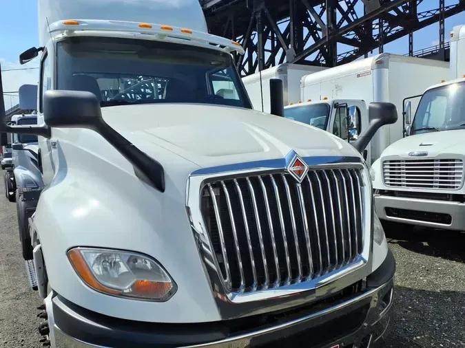 2019 NAVISTAR INTERNATIONAL LT625 DAYCAB T/A