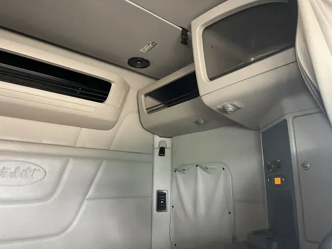2022 Peterbilt 579