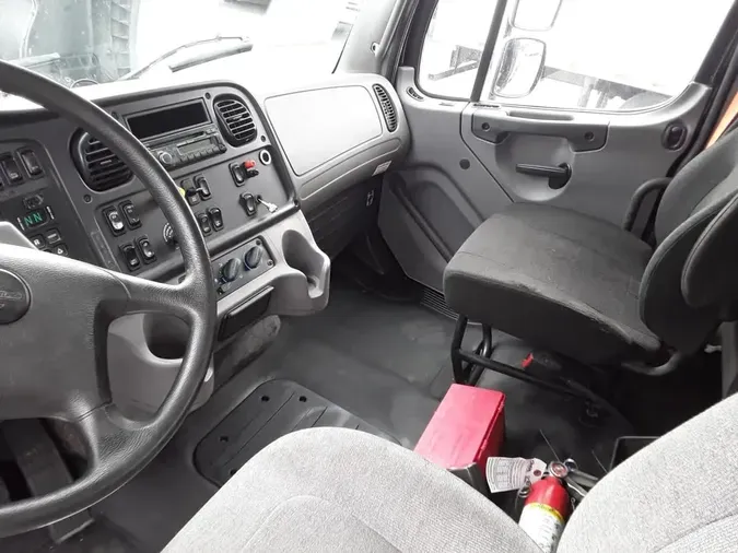 2017 FREIGHTLINER M2-112