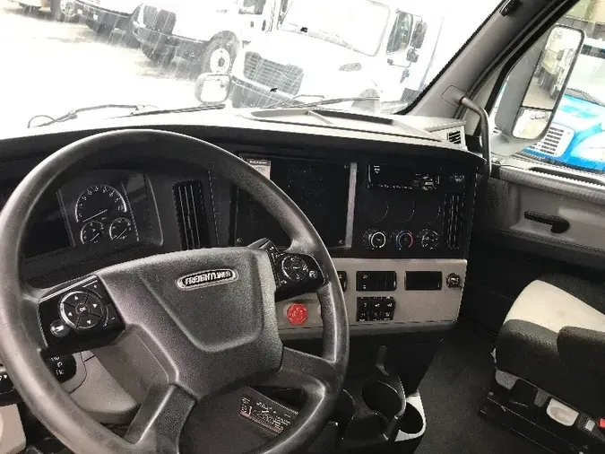 2018 Freightliner T12664ST