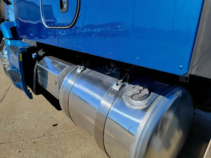 2022 Peterbilt 579ecb9500ee6ba08f107ecdeda272210e2