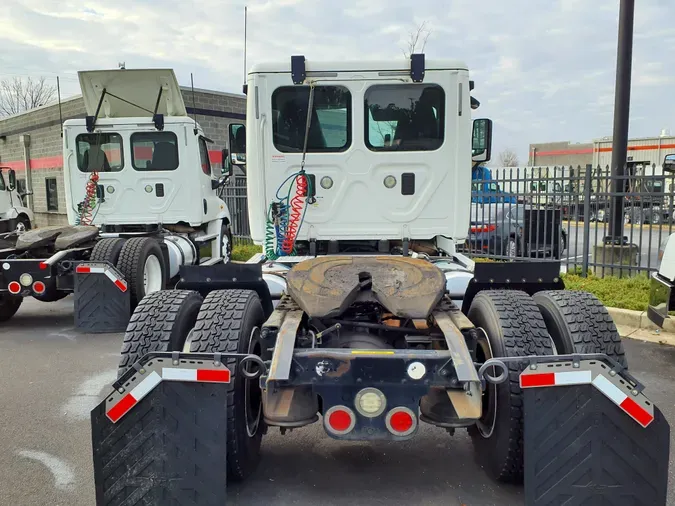 2016 FREIGHTLINER/MERCEDES CASCADIA 113