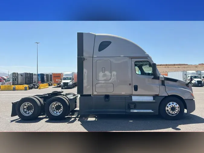 2023 Freightliner Cascadia 126ecbbddb5806ccd90a76c4bdb0aca14d8