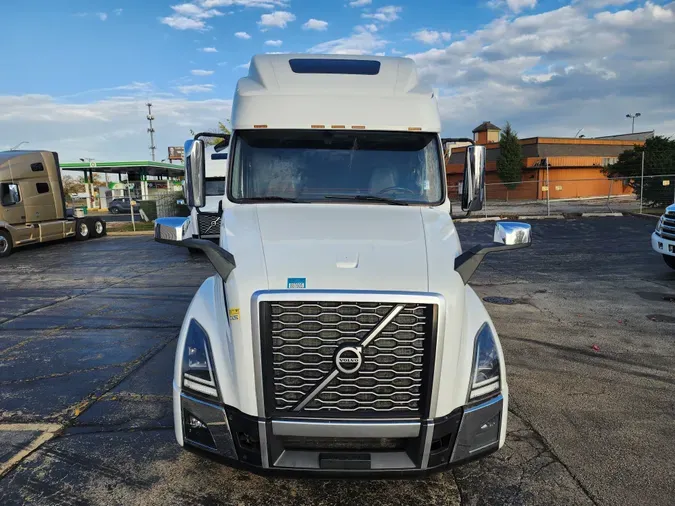 2021 VOLVO VNL64T860