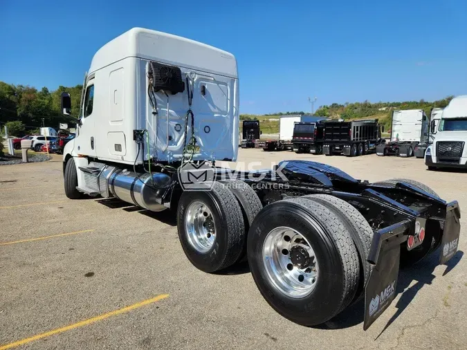 2022 FREIGHTLINER Cascadia 126