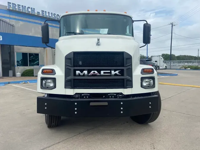 2025 Mack MD6