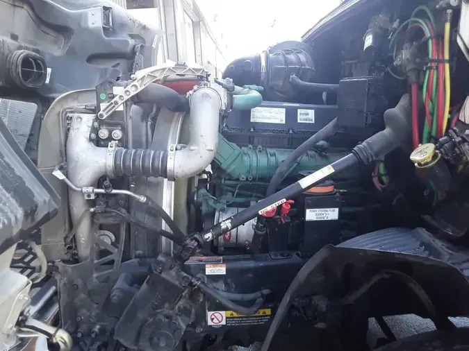 2019 VOLVO VNR42T 300