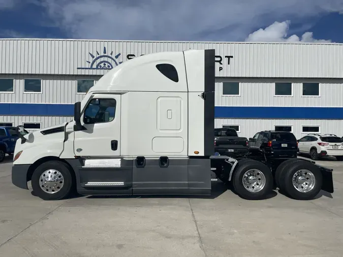 2020 Freightliner Cascadia 126