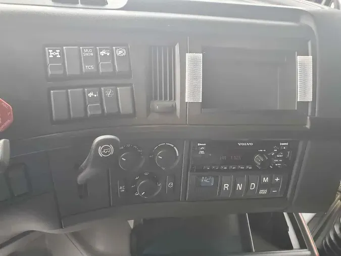 2021 VOLVO VNL64T860