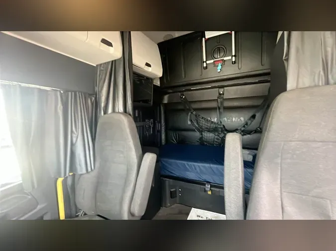 2023 Freightliner Cascadia 126