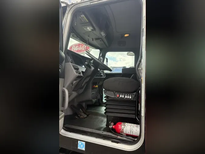 2022 Peterbilt 389