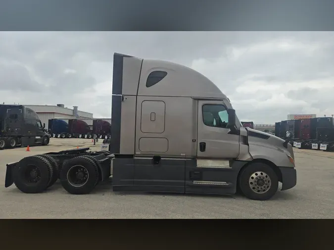 2025 Freightliner Cascadia 126