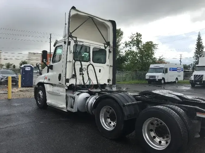 2018 Freightliner X12564ST