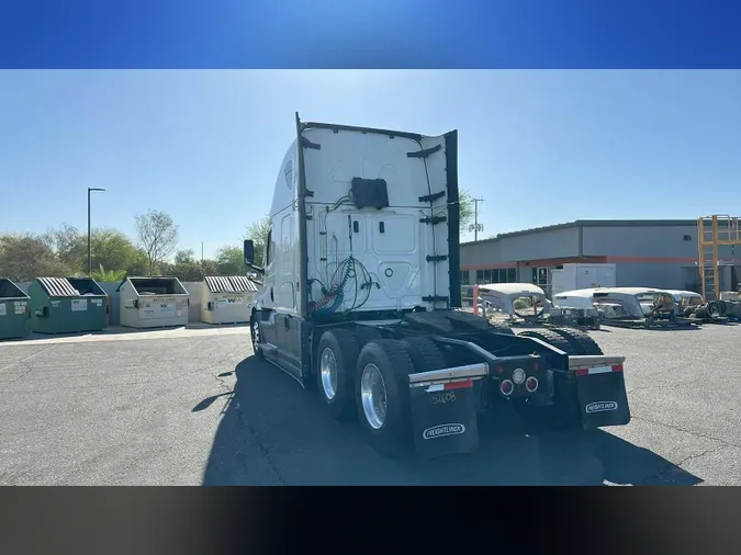 2022 Freightliner Cascadia 126