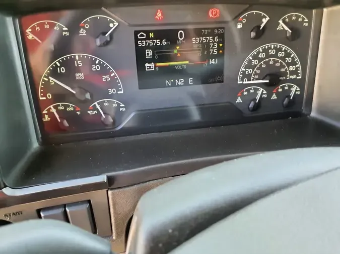 2020 VOLVO VNR64T-640