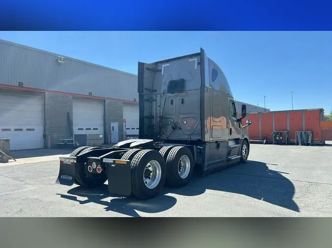2022 Freightliner Cascadia 126